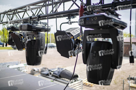 Bühnenaufbau für Autokonzerte in Erfurt