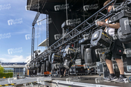 Bühnenaufbau für Autokonzerte in Erfurt