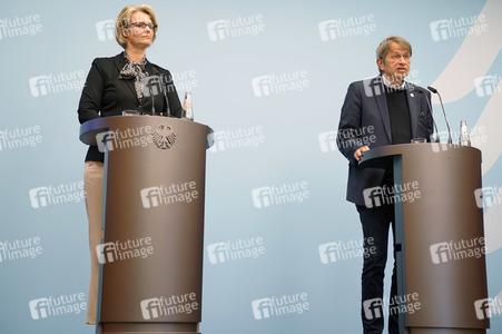 Pressekonferenz zum aktuellen Stand der Behandlung des Corona Virus in Berlin