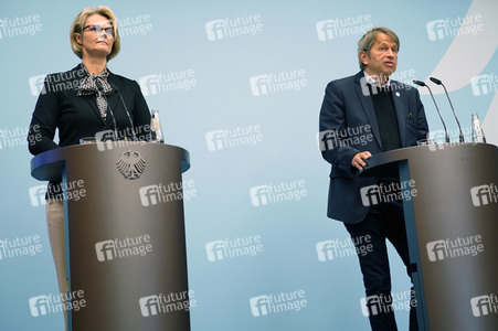 Pressekonferenz zum aktuellen Stand der Behandlung des Corona Virus in Berlin