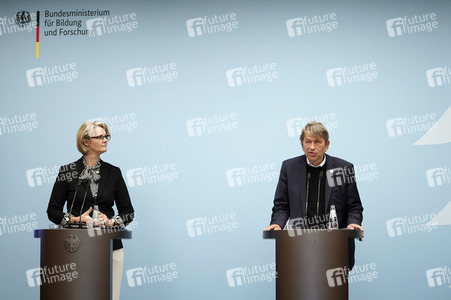 Pressekonferenz zum aktuellen Stand der Behandlung des Corona Virus in Berlin