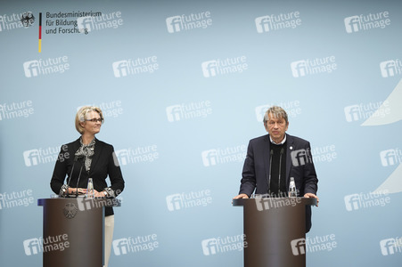 Pressekonferenz zum aktuellen Stand der Behandlung des Corona Virus in Berlin