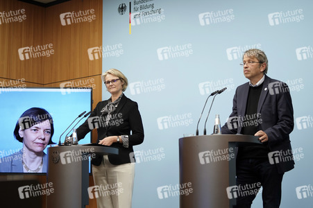 Pressekonferenz zum aktuellen Stand der Behandlung des Corona Virus in Berlin