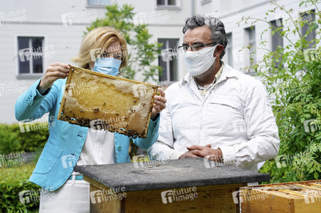 Pressetermin mit Julia Klöckner zum Weltbienentag in Berlin