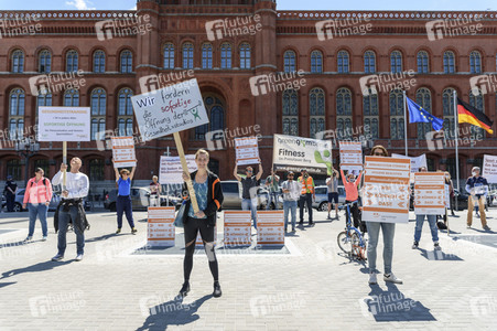 Kundgebung für die Wiedereröffnung von Sportstudios in Berlin