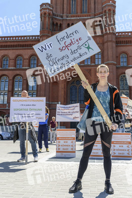 Kundgebung für die Wiedereröffnung von Sportstudios in Berlin