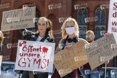 Kundgebung für die Wiedereröffnung von Sportstudios in Berlin