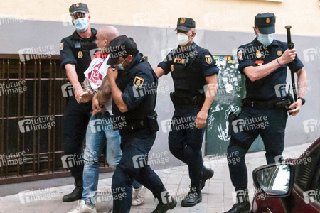 Proteste vor der PSOE-Zentrale in Madrid