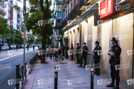 Proteste vor der PSOE-Zentrale in Madrid