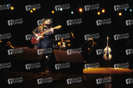 Konzert von Elvis Costello and the Rude 5 in London