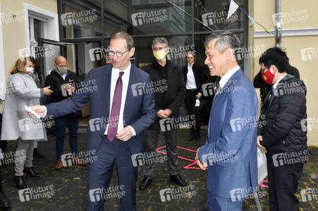 Spende von Masken und Handschuhen an die Stadt Berlin