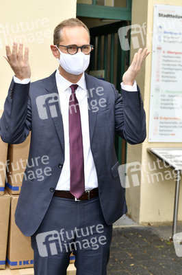 Spende von Masken und Handschuhen an die Stadt Berlin