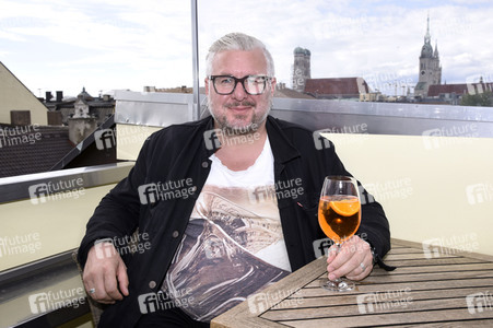 Fototermin mit Simon Pearce und Moses Wolff in München