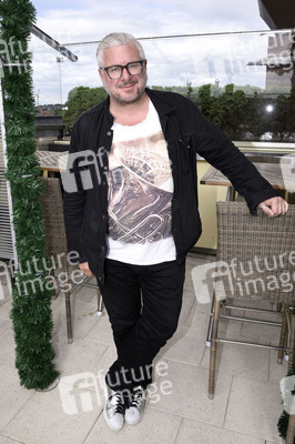 Fototermin mit Simon Pearce und Moses Wolff in München