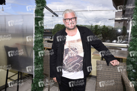 Fototermin mit Simon Pearce und Moses Wolff in München