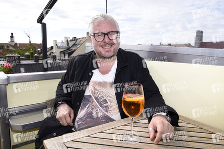 Fototermin mit Simon Pearce und Moses Wolff in München