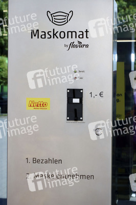 Präsentation des ersten Maskenautomaten in Hamburg