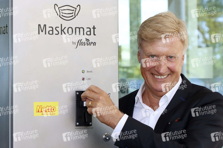 Präsentation des ersten Maskenautomaten in Hamburg