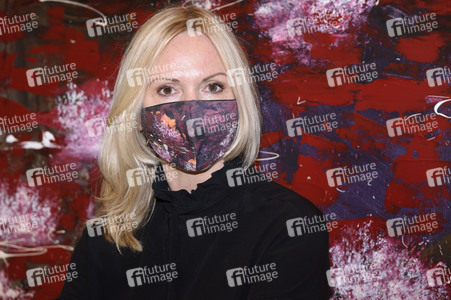 Simone von Anhalt im Friseursalon 'Figaro' in München