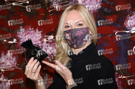 Simone von Anhalt im Friseursalon 'Figaro' in München