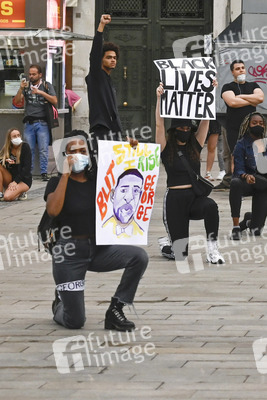 Gedenk-Kundgebung nach dem Tod von George Floyd in Madrid