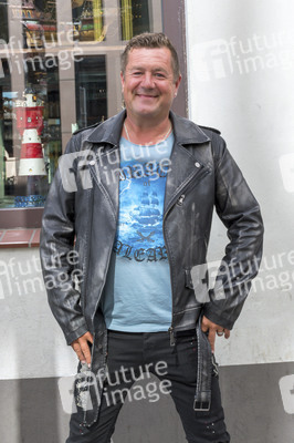 Rene Zierl bei einer Charity Aktion für Hilfsbedürftige in Hamburg