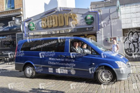 Rene Zierl bei einer Charity Aktion für Hilfsbedürftige in Hamburg
