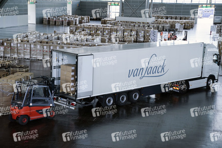 Besuch im Landeslager für Schutzausrüstung in Düsseldorf