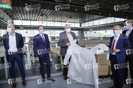 Besuch im Landeslager für Schutzausrüstung in Düsseldorf