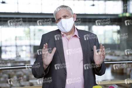 Besuch im Landeslager für Schutzausrüstung in Düsseldorf
