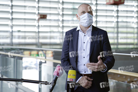 Besuch im Landeslager für Schutzausrüstung in Düsseldorf
