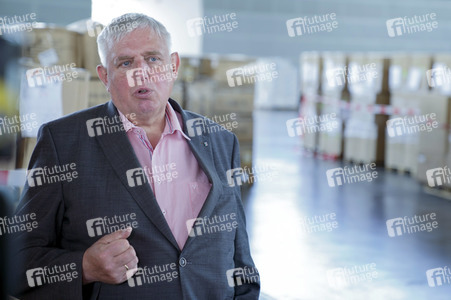 Besuch im Landeslager für Schutzausrüstung in Düsseldorf