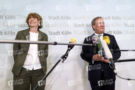 Armin Laschet besucht das Gesundheitsamt Köln