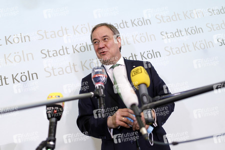 Armin Laschet besucht das Gesundheitsamt Köln