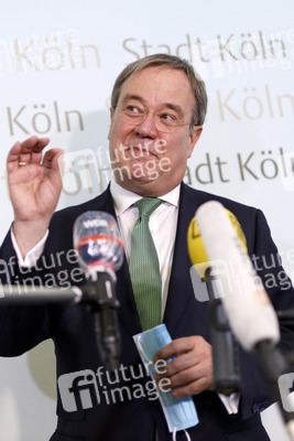 Armin Laschet besucht das Gesundheitsamt Köln