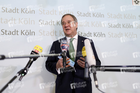 Armin Laschet besucht das Gesundheitsamt Köln