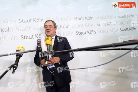 Armin Laschet besucht das Gesundheitsamt Köln