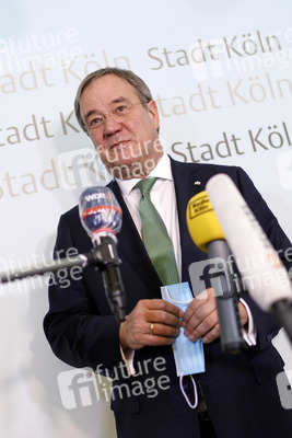 Armin Laschet besucht das Gesundheitsamt Köln