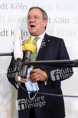 Armin Laschet besucht das Gesundheitsamt Köln