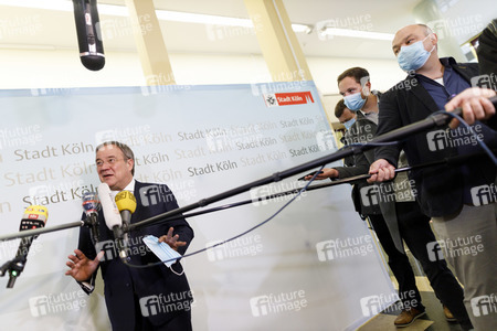 Armin Laschet besucht das Gesundheitsamt Köln