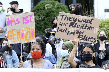 Demonstration 'Justice for Floyd - Stop killing blacks' in Hamburg