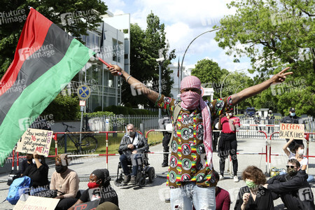 Demonstration 'Justice for Floyd - Stop killing blacks' in Hamburg