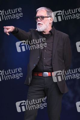 Revue 'Nutten, Koks und frische Erdbeeren - Die Geschichte des deutschen Schlagers' in Hannover