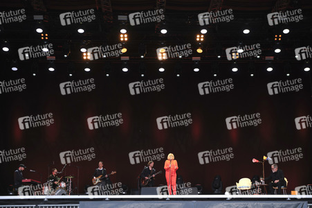 Revue 'Nutten, Koks und frische Erdbeeren - Die Geschichte des deutschen Schlagers' in Hannover