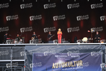 Revue 'Nutten, Koks und frische Erdbeeren - Die Geschichte des deutschen Schlagers' in Hannover