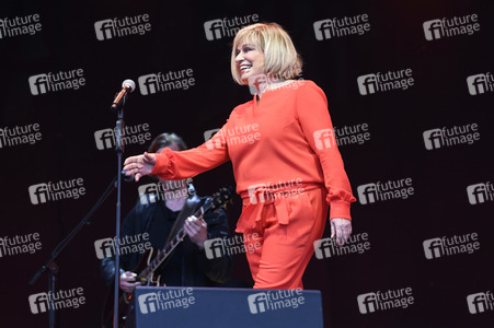 Revue 'Nutten, Koks und frische Erdbeeren - Die Geschichte des deutschen Schlagers' in Hannover