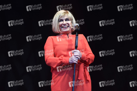 Revue 'Nutten, Koks und frische Erdbeeren - Die Geschichte des deutschen Schlagers' in Hannover