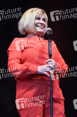 Revue 'Nutten, Koks und frische Erdbeeren - Die Geschichte des deutschen Schlagers' in Hannover