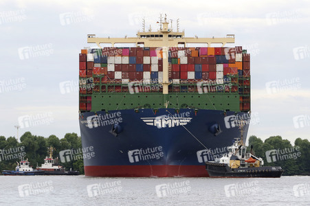 Das Containerschiff HMM Algeciras bei seiner Ankunft in Hamburg