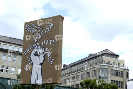 Demonstration 'Enough is Enough! - There can be no Peace without Justice!' in Hamburg